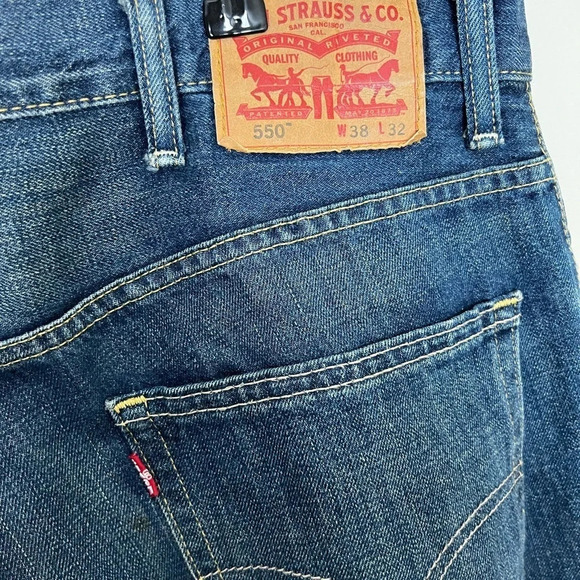 Levi’s • 550 Jeans - Picture 3 of 8